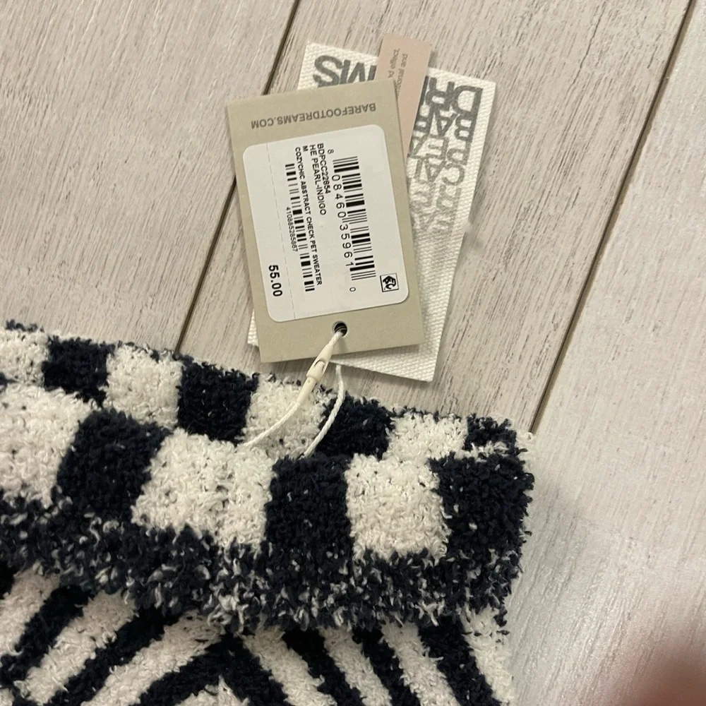 Barefoot Dreams NWT M COZYCHIC ABSTRACT CHECK PET SWEATER - Picture 4 of 7